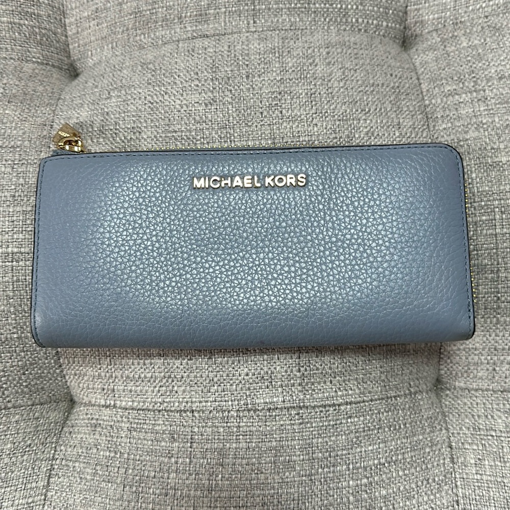 MK blue wallet, great condition , gold zipper that glides when zipped